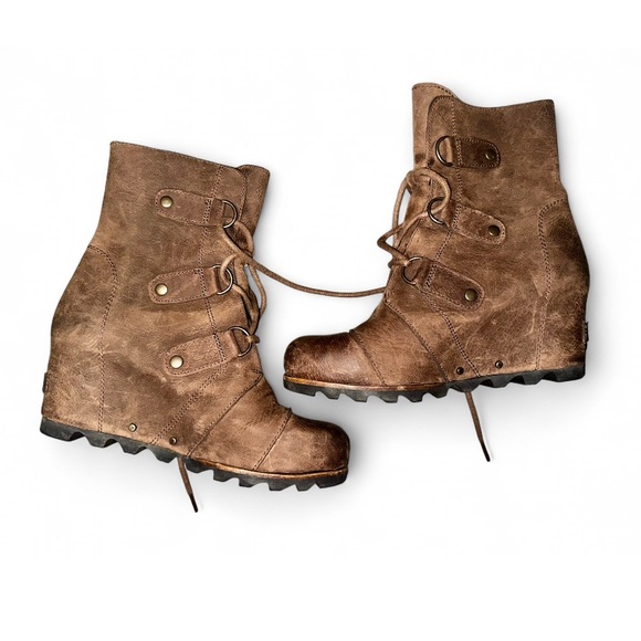 Sorel Womens Joan of Artic Wedge Mid Tobacco Boot 

Size: 
8.5 - Picture 1 of 8